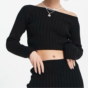 New Off-Shoulder Black Ribbed Sweater